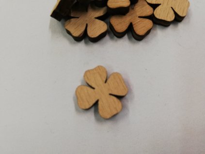 Dřevěný výřez Čtyřlístek tmavý 1,5 cm