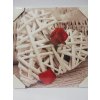 Obraz na desce 30 x 30 cm Srdce z proutí