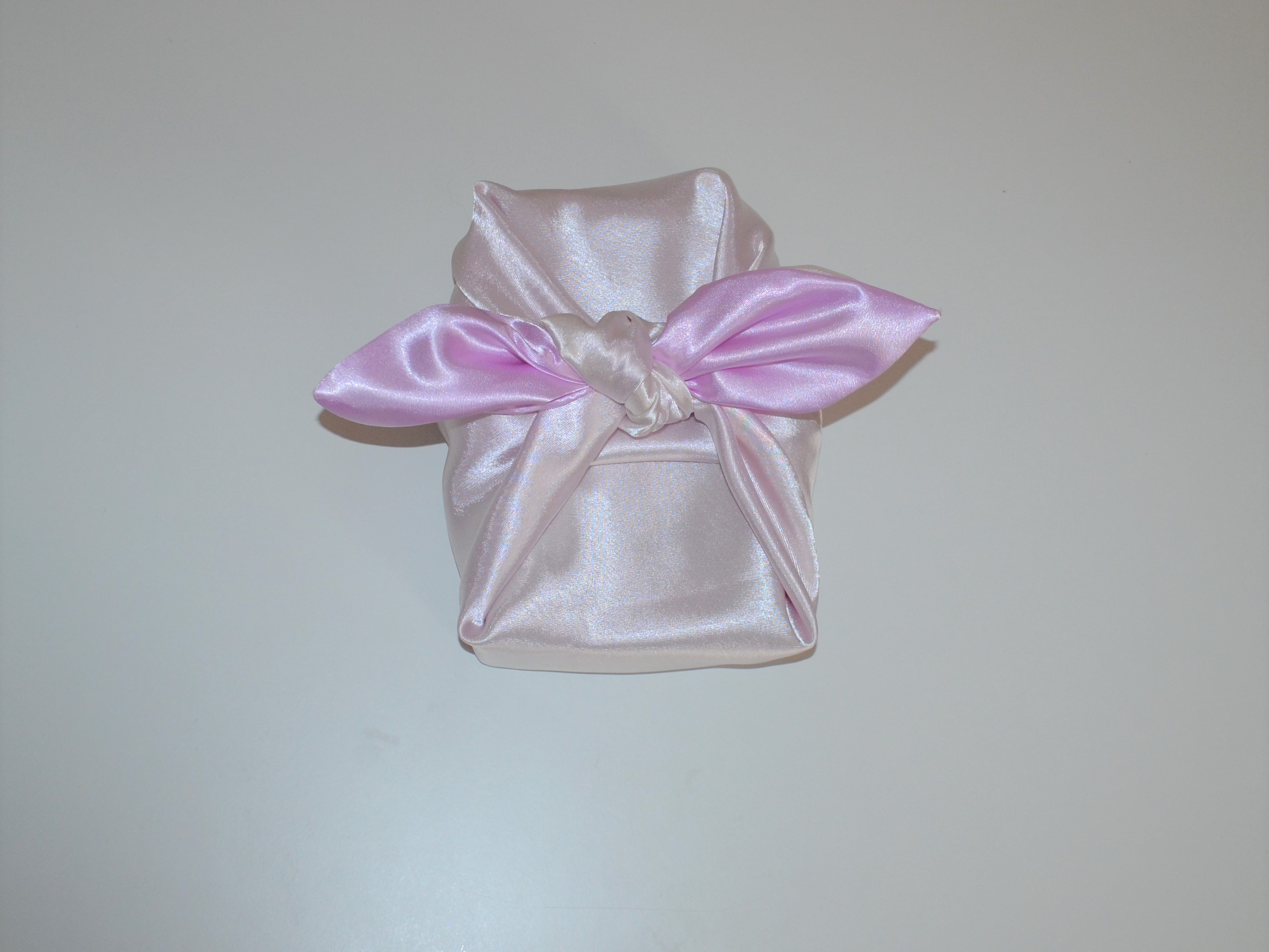 Furoshiki a bojagi – balení dárků do látek