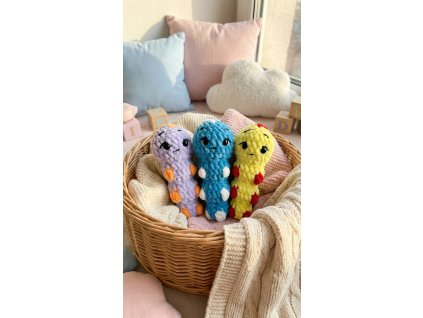 Housenka s chrastítkem dekorace Dědek kořenář