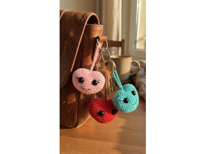 Háčkovaný přívěsek sluníčko_Dědek kořenář