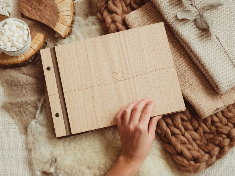 Dřevěná fotoalba s gravírováním na míru