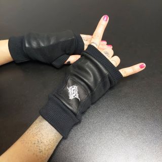 http://www.deeb.cz/gloves/ Dlouho očekávaná novinka je tady💥 Rukavičky bezprsťáky prostě musíš mít! Užij si volnost pohybu...