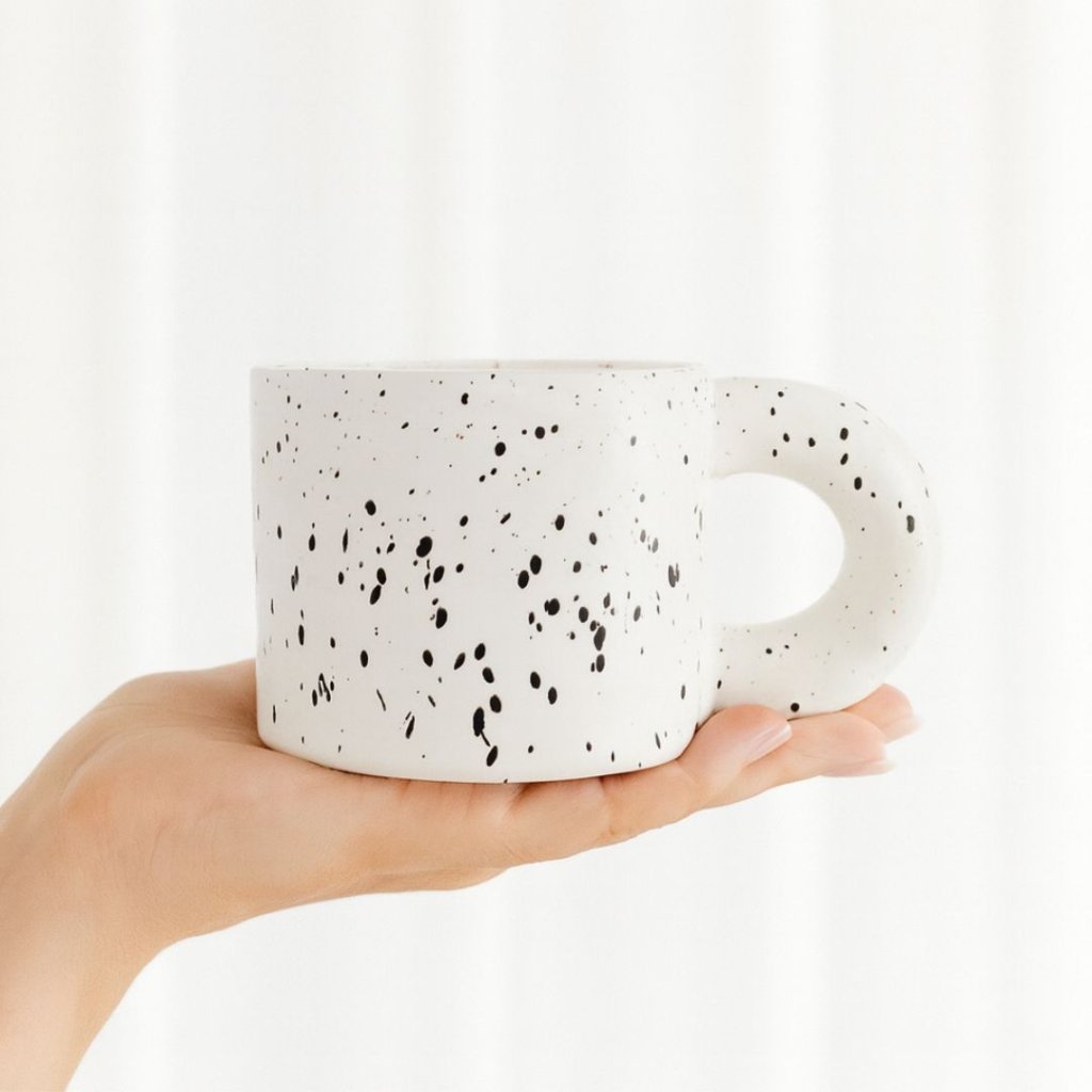 hrnek s tečkami (19)