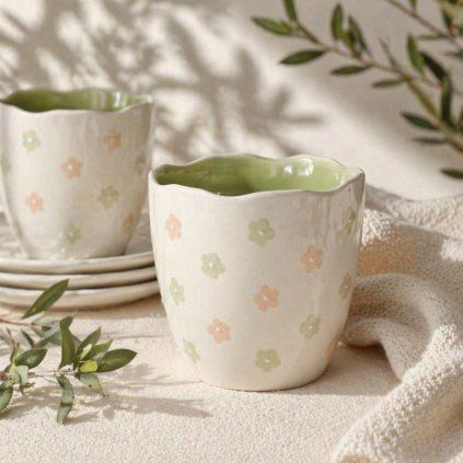 hrnek majas cottage květiny