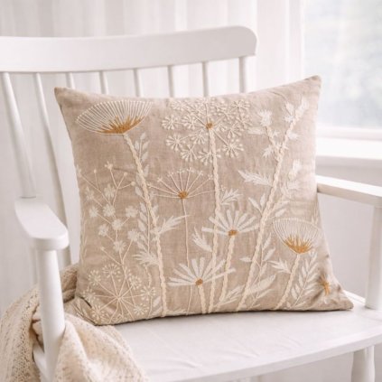 vysivany polstar s kvetinami (3)