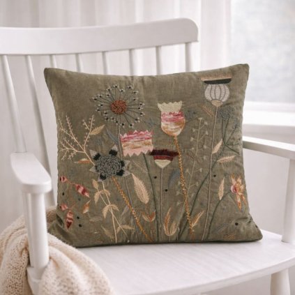 vysivany polstar s kvetinami (7)