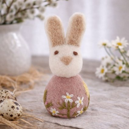 plsteny zajicek s vysivkou 1