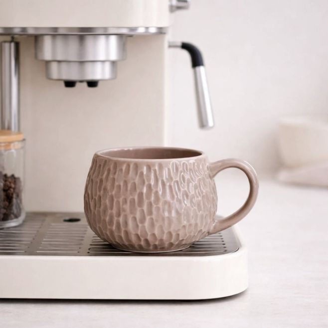 Hrnek, který zpomalí vaše ráno. ☕️ Který je váš? 1.2.3.4. ??? #kava #domov #minimalismus #interier