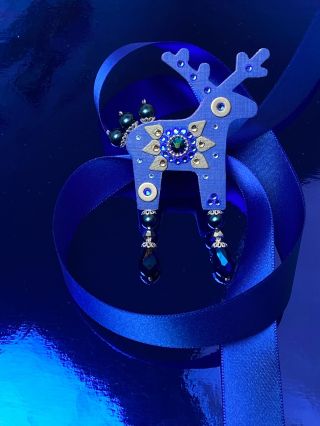 Přivítejte letní LIMITKU 🫧 Modrá jako hlubina, ve které se ztrácí čas Modrá jako šepot noční oblohy těsně před svítáním...