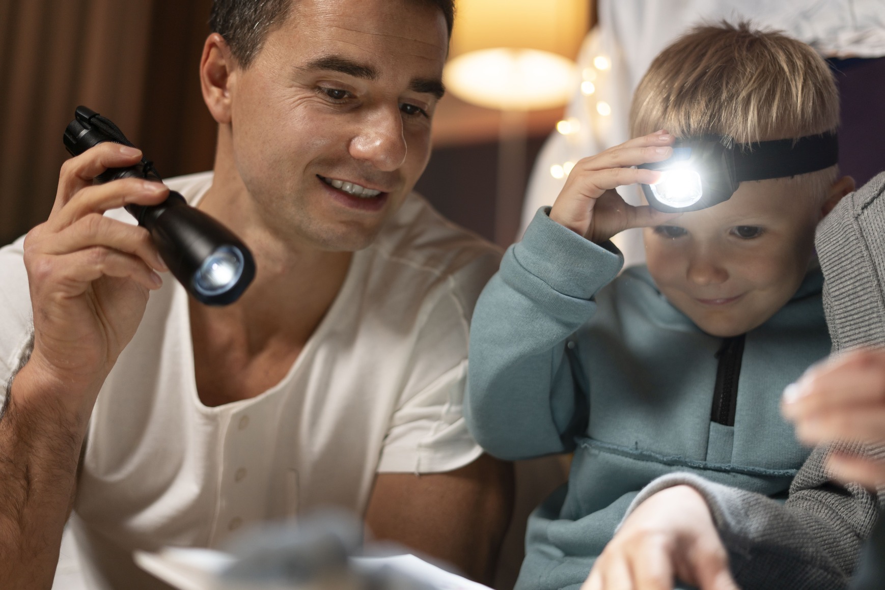 close-up-father-kid-with-lights_1_22