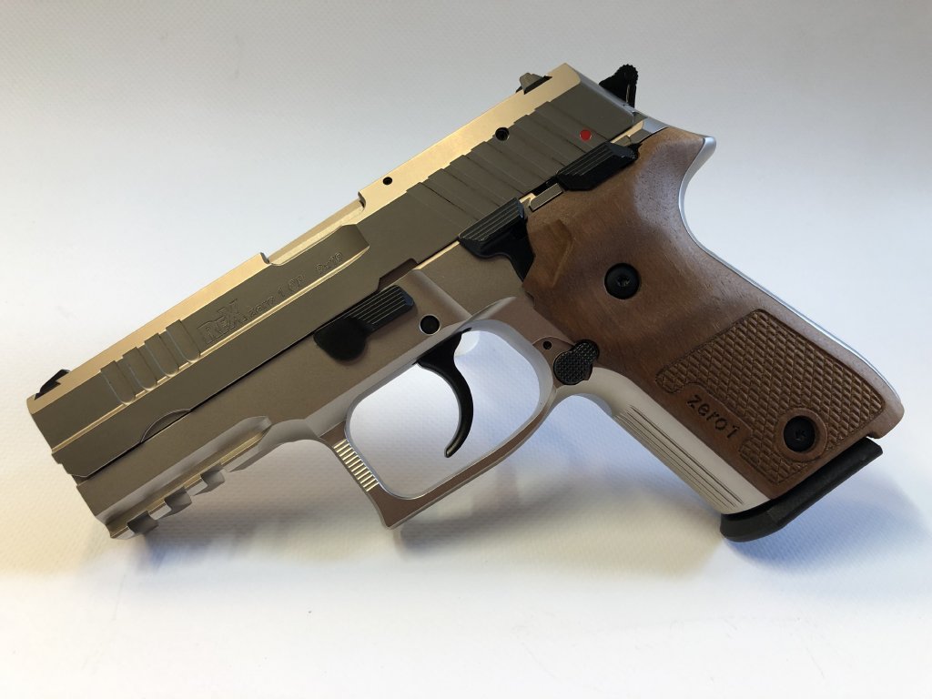 Pistole samonabíjecí AREX ZERO 1 Compact, niklovaná + dřevěné pažbičky