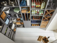  sestava skříněk do spíže