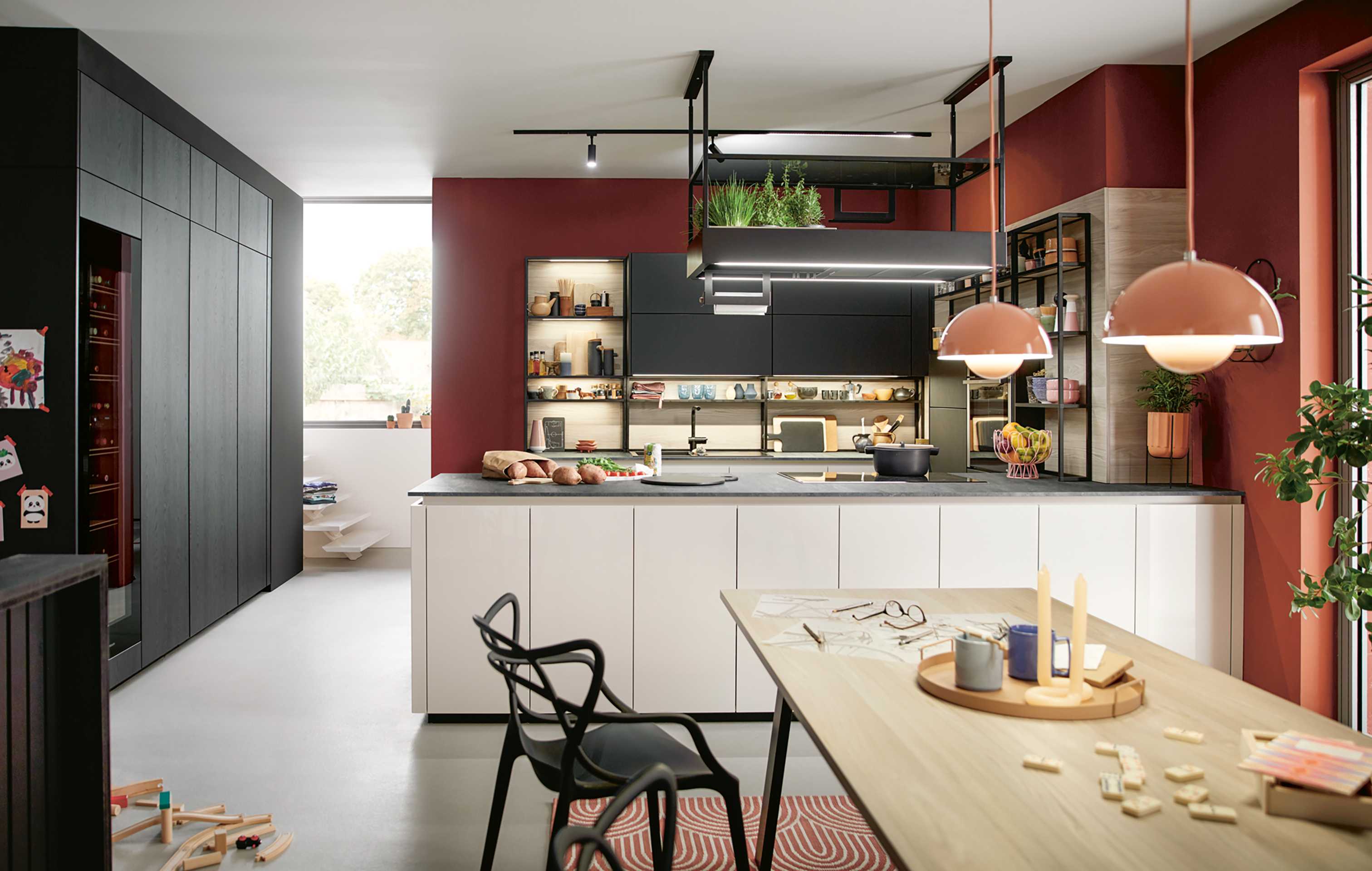 Kuchyně v kombinaci dvířek Uni Gloss mušle bílá a Avola dub onyx černý AFP, imitace