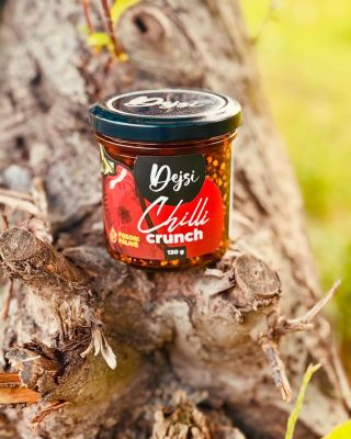 Chilli crunch - pikantní křupavá omáčka, plná smažených a křupavých ingrediencí - především chilli papriček, česneku,...