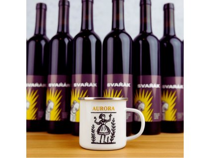 Láhev svařáku Vinařství Aurora 2023 – aromatizovaný vinný nápoj z červeného vína s kořením.