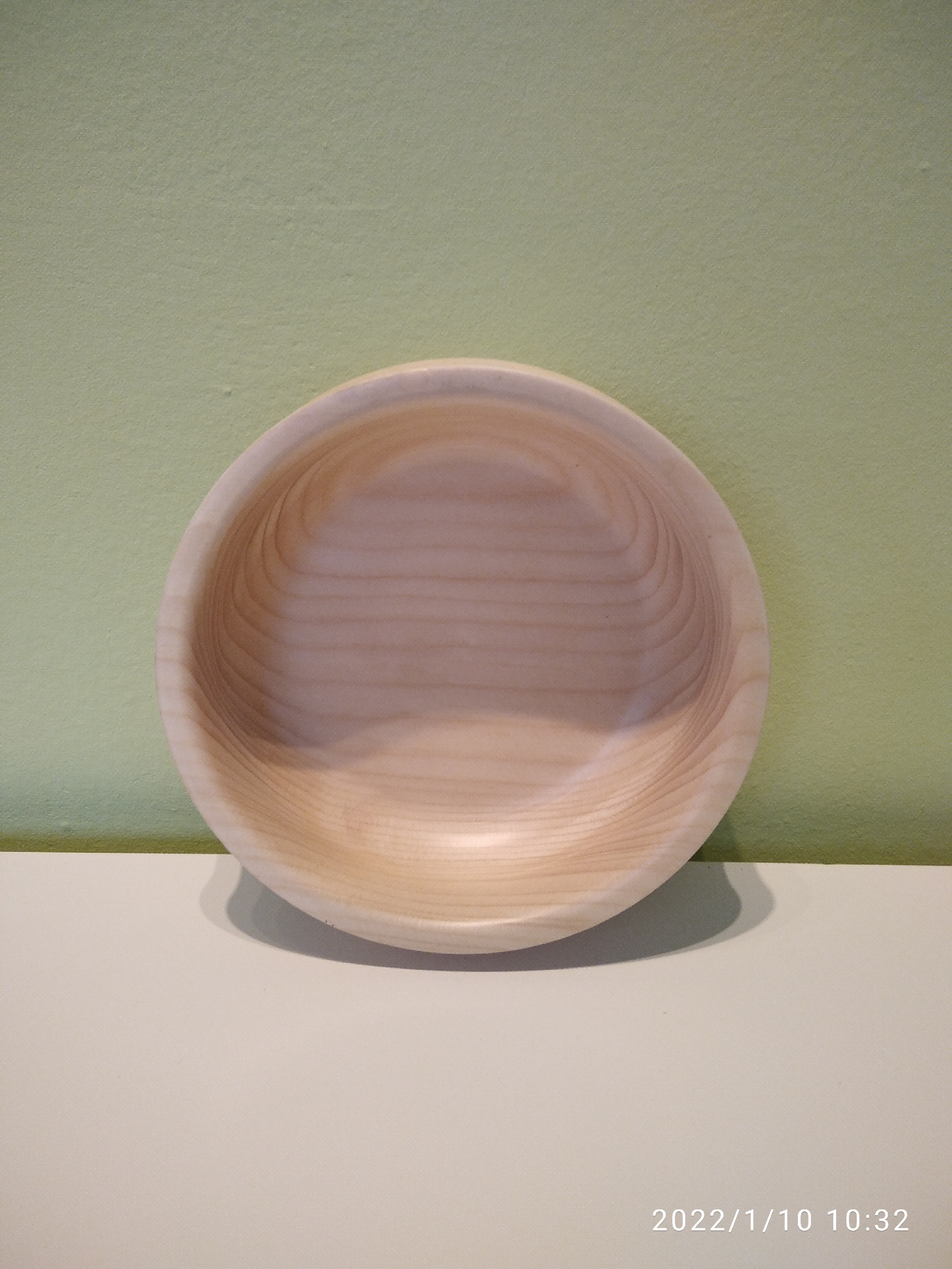 Dřevěná miska z masivu