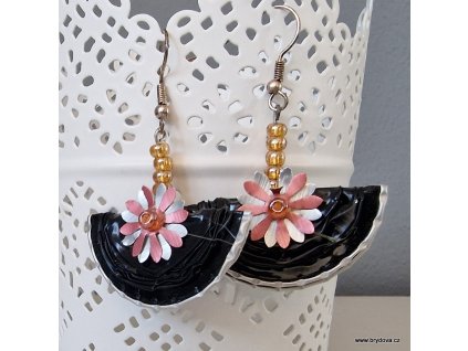 Náušnice kapsle černé s kytičkou