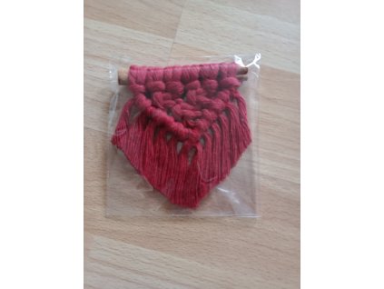 Macramé ozdoba na skořici 2