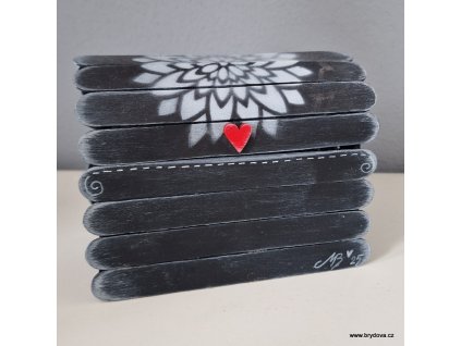 Truhlička černá s mandalou