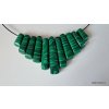 Náhrdelník zelené kousky na obruči