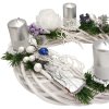 Vánoční  svícen  se stříbrnými šiškami  a modré doplňky  Svícen se stříbrnými šiškami