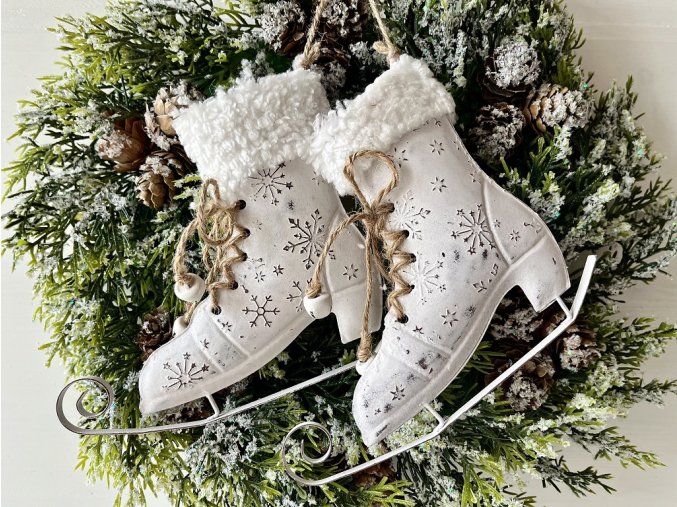 Dekorace plechové bílé brusle 2