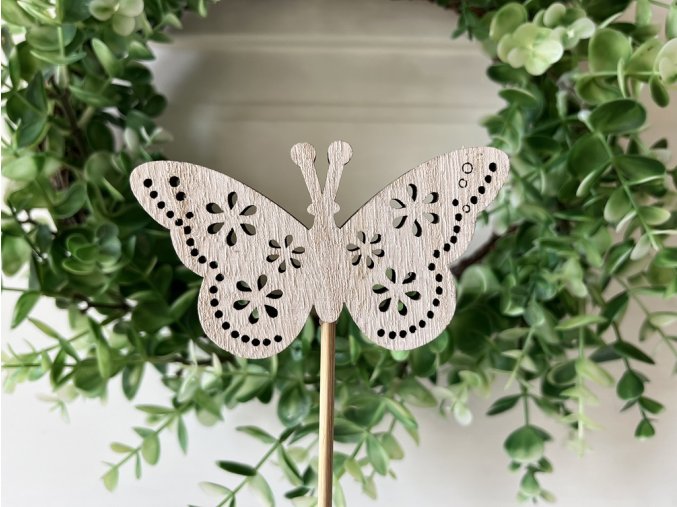 Dřevěný zápich motýl