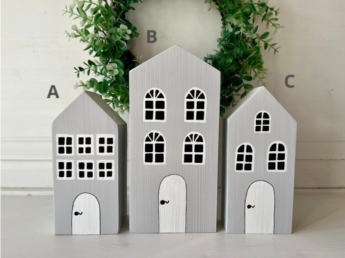 Dřevěné šedé domečky s bílou střechou