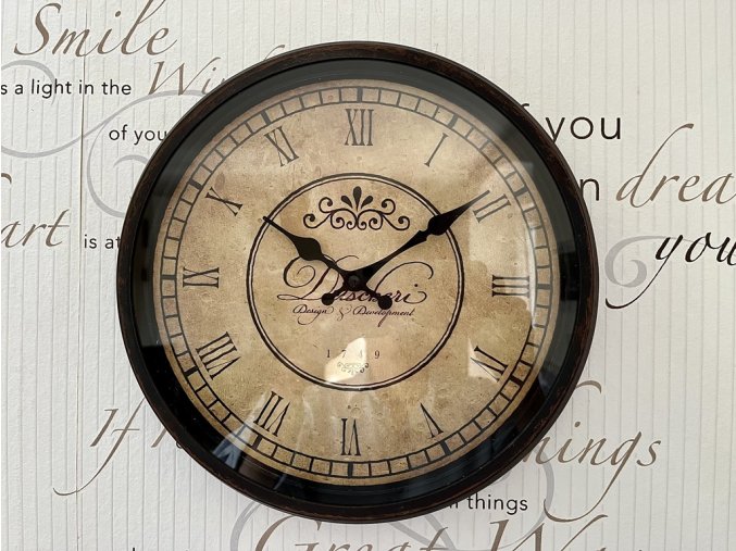 Hnědo béžové rustikální nástěnné hodiny