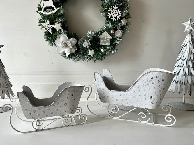 Bílé plechové sáně