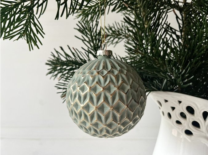 Vintage zelená koule se zlatým vzorem