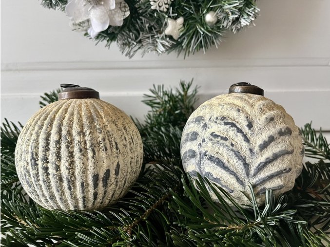 Krémová vánoční koule s patinou - 2 varianty