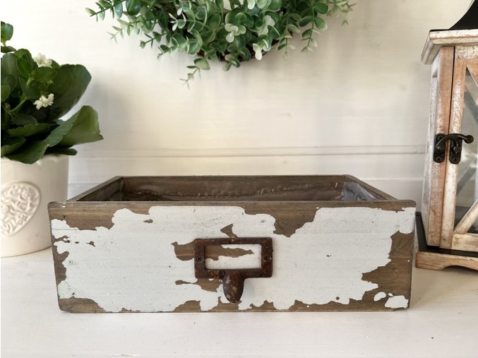 Dřevěný šuplík s výraznou patinou 1