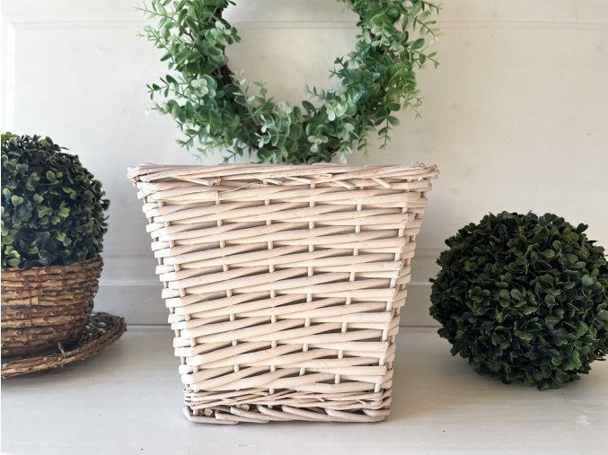 Béžový proutěný květináč