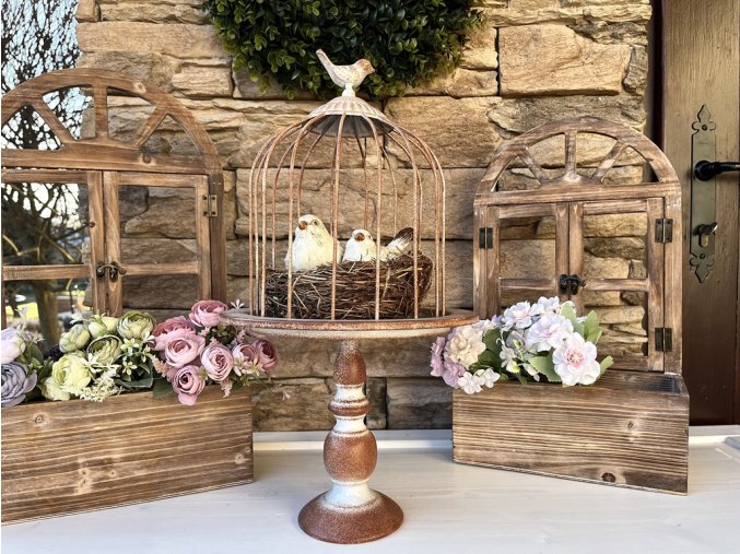 Hnědá kovová klec na noze