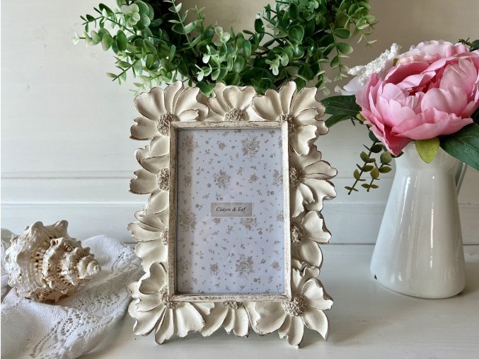 Smetanový fotorámeček s květy a patinou 1