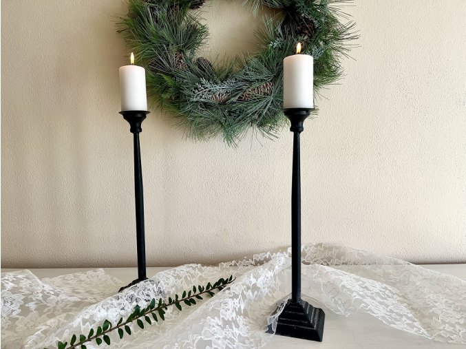 Cerny kovovy svicen s patinou 1 vanocni