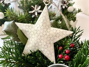 Plechova kremova hvezda