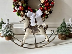 Dekorace houpací koník krémovo zlatý 1