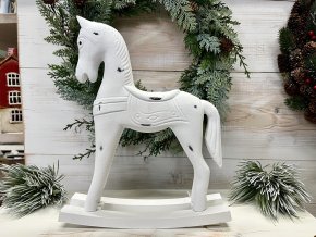 Bílý dřevěný koník 1