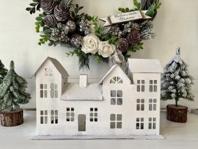 Bílé kovové domečky svícen