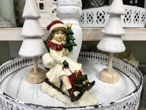 Dekorace dívky na sáňkách s dárečky