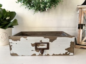 Dřevěný šuplík s výraznou patinou 1