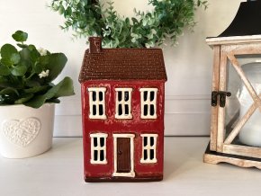 Červený keramický domeček