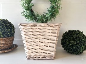 Béžový proutěný květináč