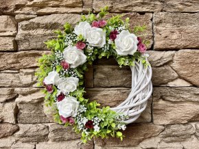 Věnec s bílými růžemi 5
