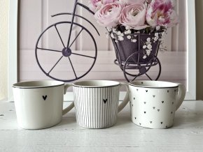 Bílý hrnek se srdíčkem - 3 varianty