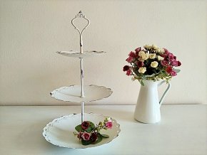 Tripatrovy kovovy etazer Chic Antique
