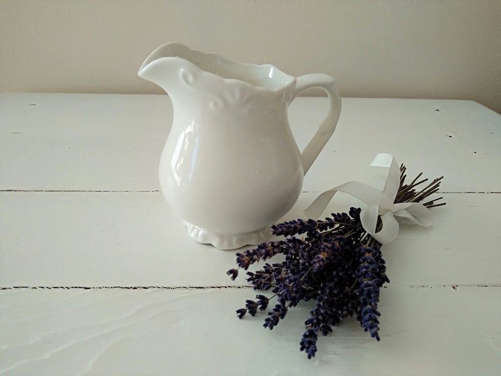 Chic Antique Porcelánový džbánek na mléko s krajkou Provence